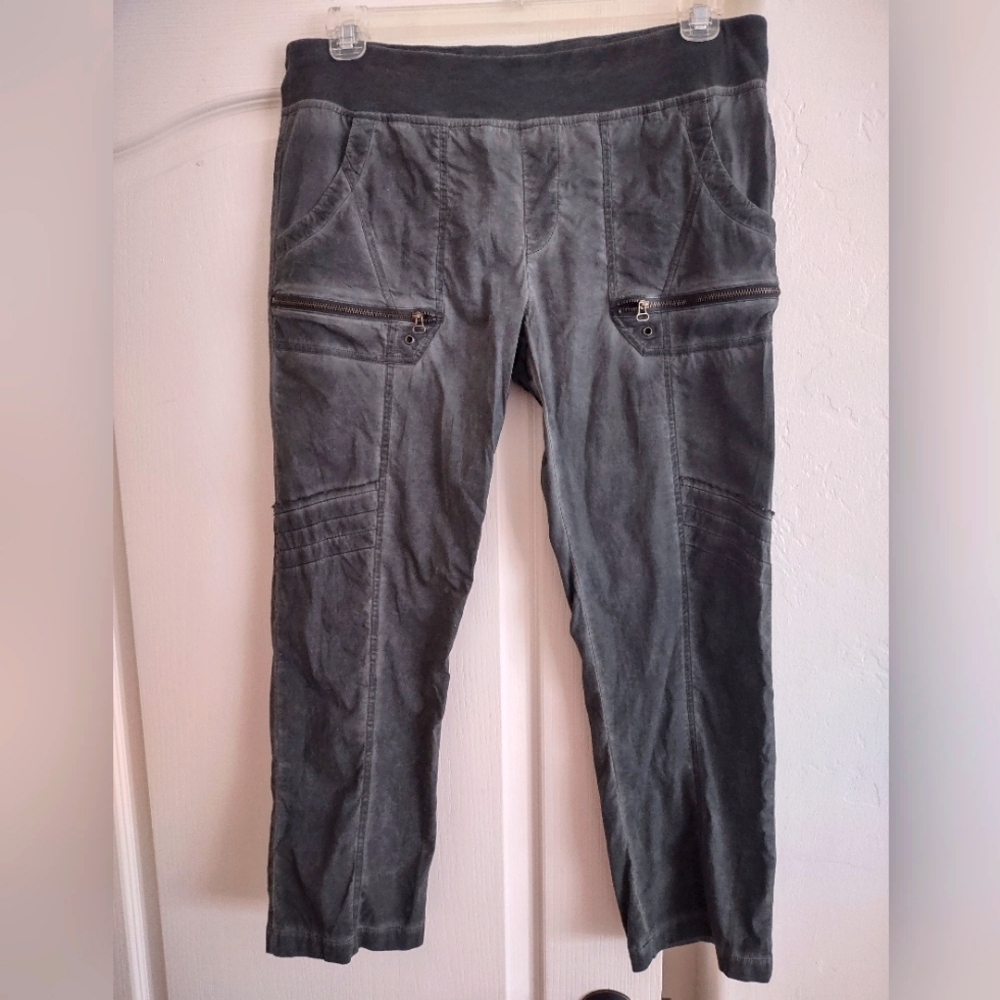 XCVI gray Capri cargo capris xl